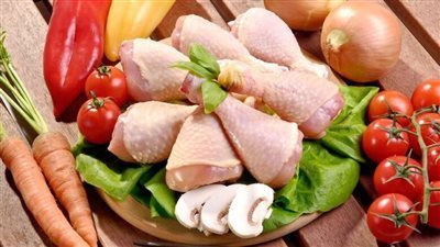 الطماطم بـ 8 والفراخ البلدي بـ45 جنيها.. أسعار الخضروات والدواجن في الأسواق اليوم | بث مباشر