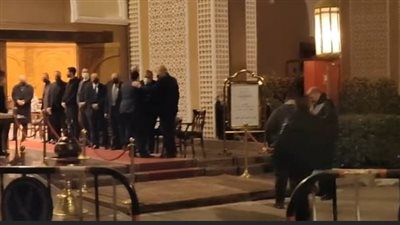 بث مباشر| وصول المنتج محسن جابر إلى مسجد الشرطة بالشيخ زايد لتلقى واجب العزاء فى والدته