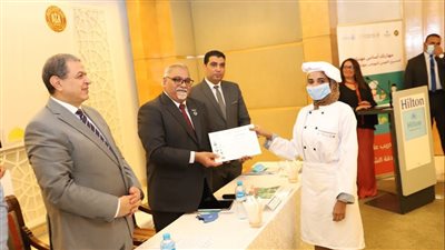 وزير القوى العاملة يحكى قصة نجاح الأميرتين: نموذج لتشغيل المرأة بسوهاج