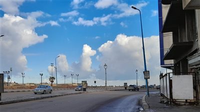 قبل ساعات من التقلبات الجوية.. شمس ساطعة وارتفاع في درجات الحرارة بالإسكندرية 