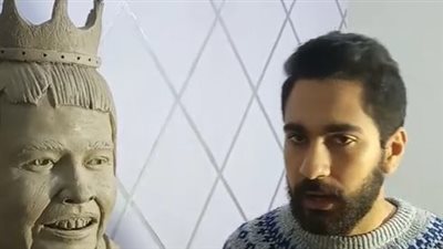 بـ الطين الأسواني.. طالب بالمنيا ينجح في تصميم بورتريه للطفل ريان | بث مباشر
