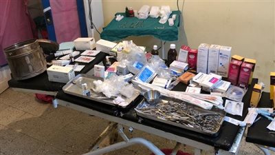 ضبط عيادة جراحة ومركز حضانات دون ترخيص بمركز المنشأة في سوهاج