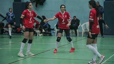 سيدات الأهلي في مواجهة الزمالك بقمة دوري الكرة الطائرة 