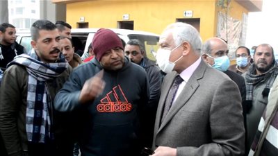 محافظ الجيزة خلال جولة مفاجئة لمجمع مواقف السرفيس: ماتدفعوش قرش زيادة في المواصلات