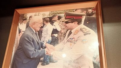 عرض مقتنيات شخصية ووثائق تاريخية للكاتب محمد حسنين هيكل في مكتبة الإسكندرية