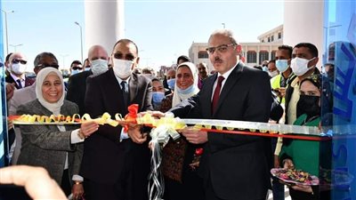 محافظ الشرقية ورئيس جامعة قناة السويس يفتتحان مصنع الأدوية التعليمي بكلية الصيدلة 