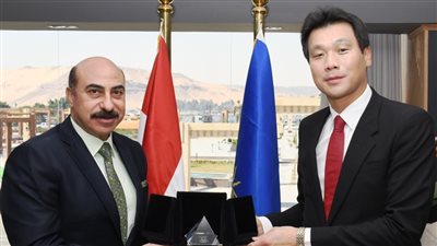 محافظ أسوان يبحث مع سفير كوريا الجنوبية العمل على جذب الاستثمارات 