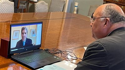 وزير الخارجية يتلقى اتصالا من المبعوث الأمريكي بشأن التنسيق في قضايا تغير المناخ | صور