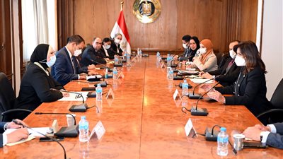 جامع ومكرم تبحثان استعدادت عقد مؤتمر مصر تستطيع بالصناعة 