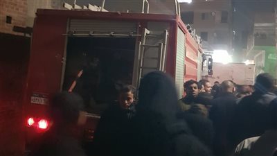 انتداب خبراء المعمل الجنائي لكشف أسباب حريق مصنع الأحذية في شبرا الخيمة