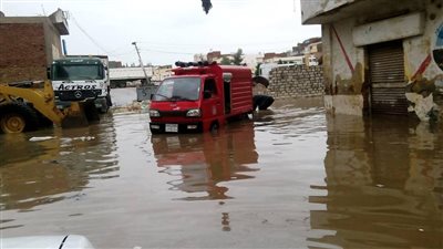  محافظ أسوان يوافق على العديد من طلبات التعويضات لمتضرري السيول