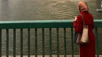 مأساة في جريمة.. أم تلقي طفلتها في النيل بسبب ضيق الرزق ونجاة الأخرى بأعجوبة