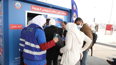 10 ملايين وقعوا على علمهم بمخاطر لقاح أسترازينيكا.. والصحة والشركة غير مسؤولتين عن المضاعفات | مستند