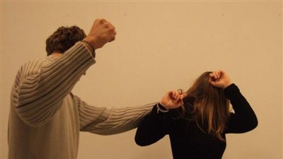  ما حكم الدين في ضرب المرأة؟.. مستشار المفتي يجيب