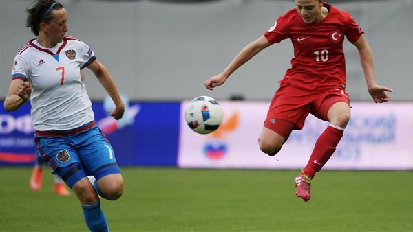 مبارة كرة قدم نسائية