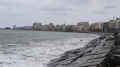رياح وأمواج مرتفعة وسماء مُلبدة بالغيوم.. طقس غير مستقر يضرب محافظة الإسكندرية | بث مباشر
