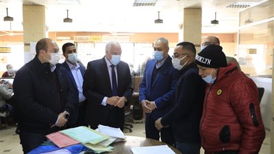 محافظ الجيزة يتابع مشروعات رصف وتطوير الطرق وعمل لجان التصالح في مخالفات البناء