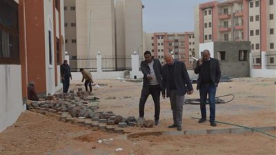 رئيس جهاز مدينة العاشر من رمضان يتابع مشروعات الإسكان الاجتماعي