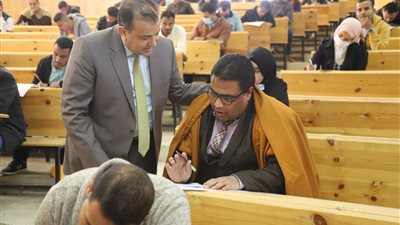 بدء امتحانات الدراسات العليا بكلية الحقوق بجامعة جنوب الوادي │ صور