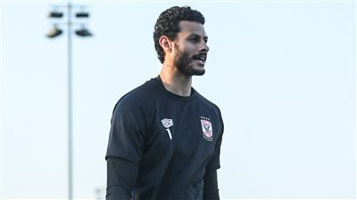  اليوم.. محمد الشناوي يجري أشعة لحسم موقفه من مباراة الأهلي والهلال