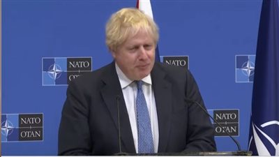 رئيس وزراء بريطانيا يطالب بوقف ترخيص قناة روسيا اليوم.. ورئيس تحريرها يرد