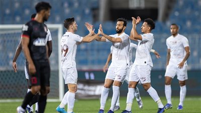 الشباب يفوز على ضمك ويطارد اتحاد جدة على صدارة الدوري السعودي