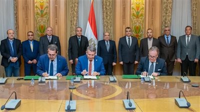 وزيرا الإنتاج الحربي والتموين يشهدان توقيع بروتوكول تعاون في مجال تصنيع مهمات الصوامع