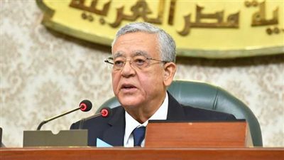 رئيس البرلمان ممازحًا النواب: لازم ندي الجالسين على اليسار حقهم