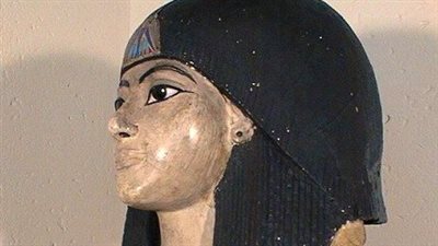  متحف بروكسل يعرض قناع مومياء مصنوع من الكتان والجص | صور 