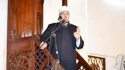 المرأة شريكة الرجل والطلاق شتات.. ننشر نص خطبة الجمعة لوزير الأوقاف اليوم