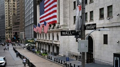 هبوط حاد في أسهم وول ستريت مع زيادة المخاوف بشأن الدين الأمريكي