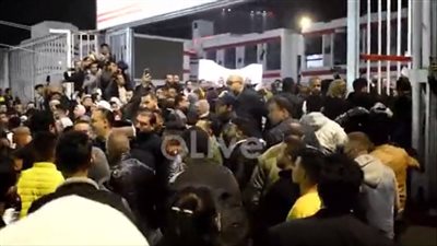 مشاجرة عنيفة مع مؤيد لمرتضى منصور لامس منطقة حساسة من جسد فتاة بانتخابات الزمالك | بث مباشر