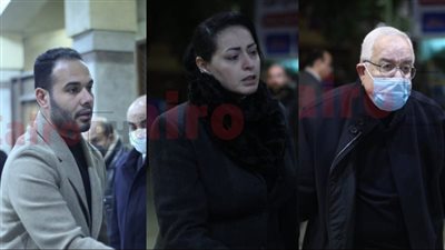 المخرج محمد عبد العزيز وعزوز عادل يقدمان واجب العزاء في أحمد يحيى