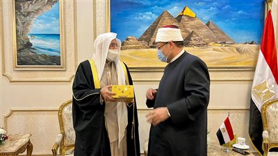 وزير الشؤون الإسلامية السعودي: نعمل بتوجيهات خادم الحرمين لنشر الوسطية ومحاربة الإرهاب 