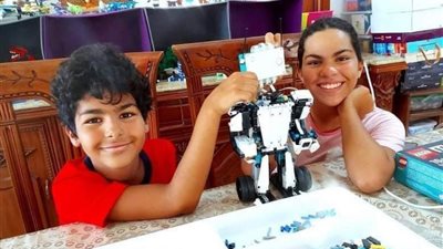 باسل يفك ويركب الروبوت.. أم مصرية تكشف كيف ساعدت أطفالها في استخدام التكنولوجيا والبرمجة