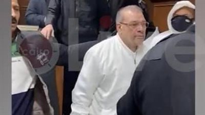 محامٍ بـ قضية الآثار الكبرى يطلب مخاصمة المحكمة.. والقاضي يسأل المتهم عن رأيه