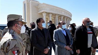 رئيس الوزراء يبدأ جولة تفقدية لمتابعة سير الأعمال والإنشاءات في العاصمة الإدارية الجديدة|صور 