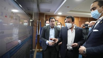 خالد عبد الغفار يؤكد حرصه على متابعة نسبة رضا المنتفعين من خدمات التأمين الصحي الشامل