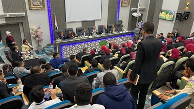 نائب رئيس جامعة الأزهر يدير حوارًا مفتوحًا مع طلاب من أجل مصر