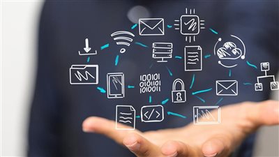 خبير تكنولوجيا المعلومات: أزمة كورونا عامل رئيسي في التحول الرقمي والتطوير