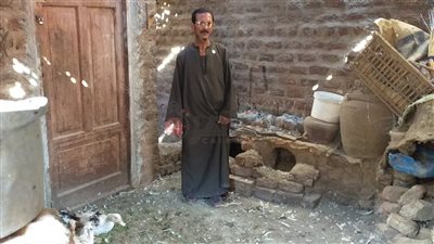 نفسهم في شقة.. معاناة أسرة مكونة من 5 أفراد تعيش داخل غرفة واحدة بسوهاج