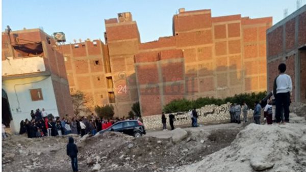 المتهم يمثل جريمته