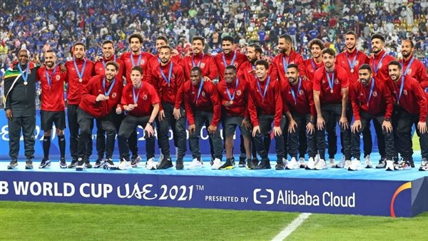 تتويج لاعبي الأهلي