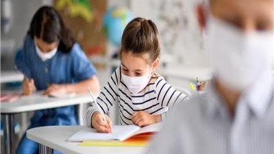 قناة مدرستنا تقدم درسًا للطلاب باللغة الألمانية