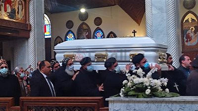  وصول جثمان الأنبا لوكاس للكاتدرائية المرقسية بالعباسية لإقامة صلوات التجنيز