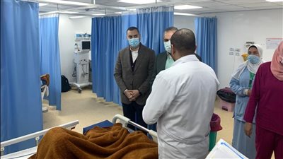 محافظ كفر الشيخ يطمئن على 3 طلاب مصابين في حريق منزل| صور
