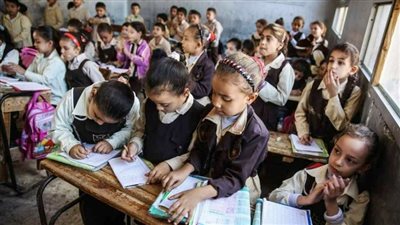 منها متابعة الطلاب والمعلمين المتأخرين.. إلزام مديري المدارس بعدد من الإجراءات بالترم الثاني | بث مباشر