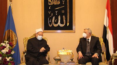 مفتي الجمهورية يتوجه للمحكمة الدستورية لتهنئة المستشار بولس فهمي بتوليه منصبه الجديد