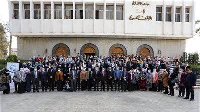 رئيس جامعة الزقازيق يشهد فعاليات افتتاح مؤتمر خطوة على الطريق لطلاب كلية الصيدلة