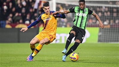 روما يسقط في فخ التعادل مع ساسولو بالدوري الإيطالي